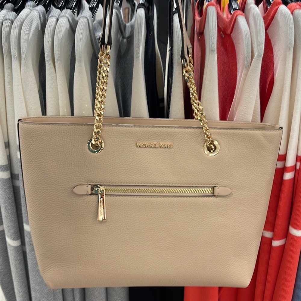 MICHAEL KORS
Jet Set Medium Front Zip Pebbled Leather Chain Tote Bag
Buff
NWT
